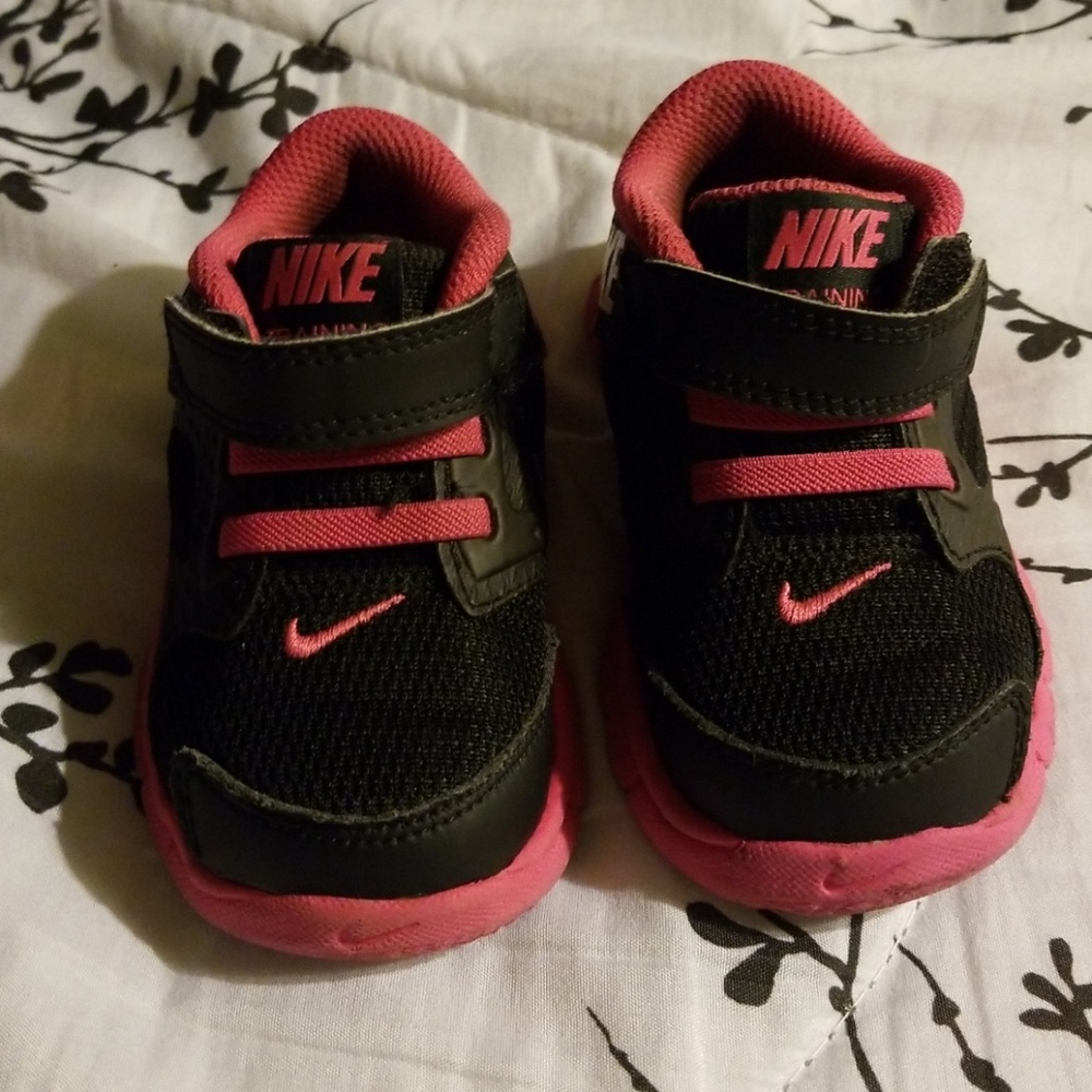 Nike toddler girl size 6